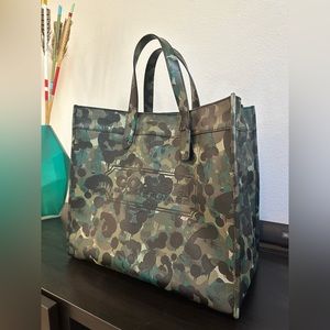 Coach Field Tote 40 camo